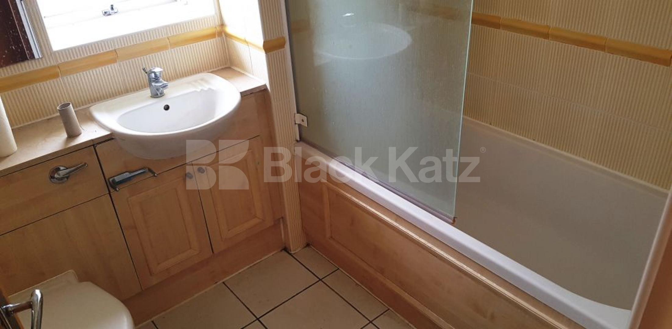 			NEW INSTRUCTION (Includes water rates and gated parking space), 2 Bedroom, 1 bath, 1 reception Apartment			 Old Bellgate Place, Isle of Dogs